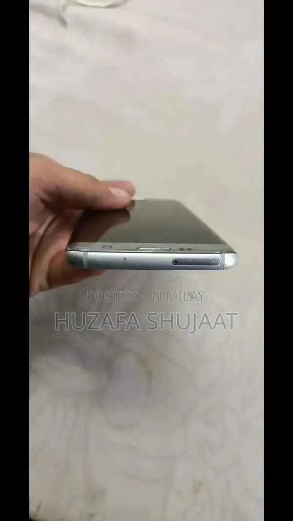 Smartphone S7 Edge with Minimal Wear, 32GB Storage