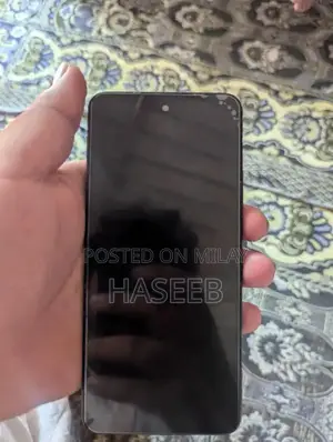 Compact Smartphone with Dual RAM Configuration