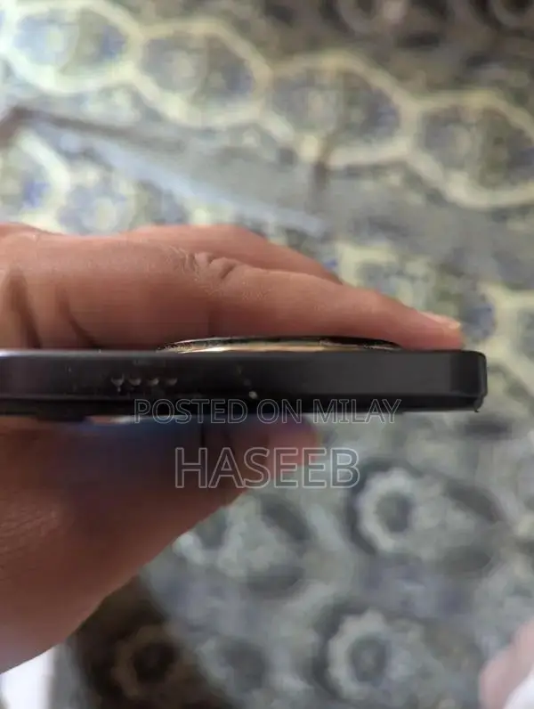 Compact Smartphone with Dual RAM Configuration