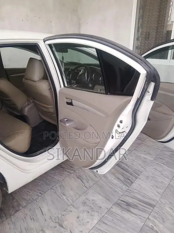 Honda City Sedan 2014 - Compact Reliable Urban Vehicle