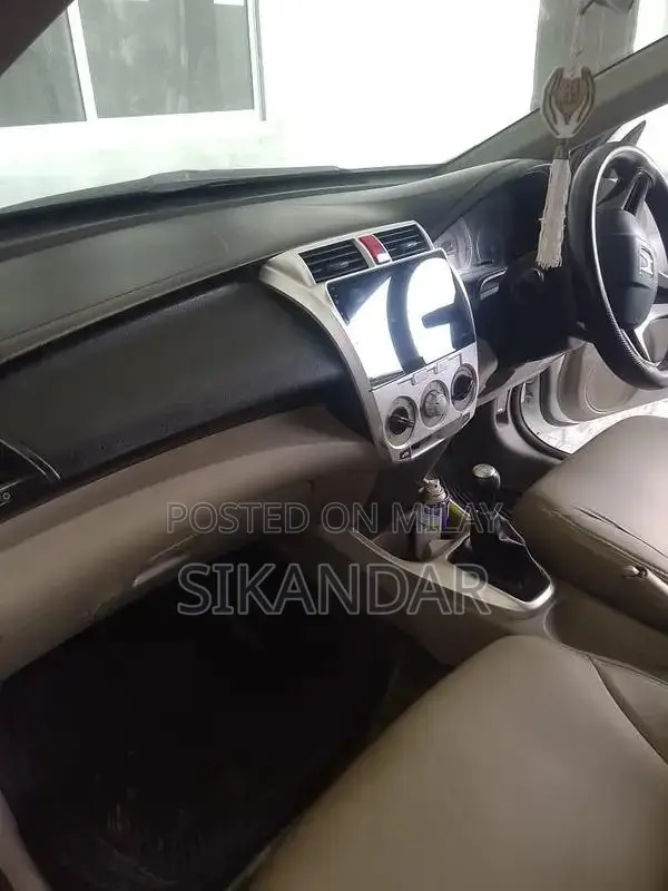 Honda City Sedan 2014 - Compact Reliable Urban Vehicle