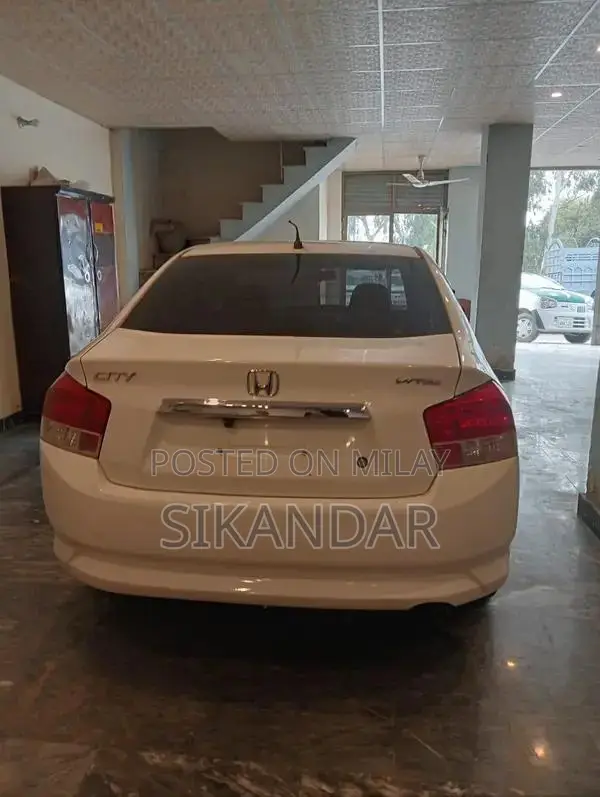 Honda City Sedan 2014 - Compact Reliable Urban Vehicle
