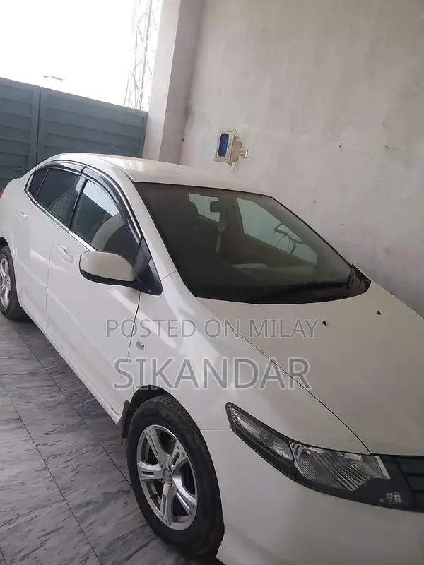 Honda City Sedan 2014 - Compact Reliable Urban Vehicle