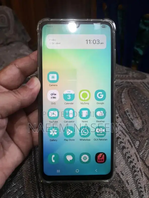 Budget Smartphone with Compact Design and Long Battery Life