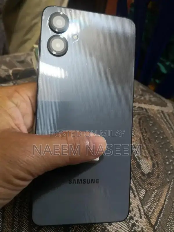 Budget Smartphone with Compact Design and Long Battery Life