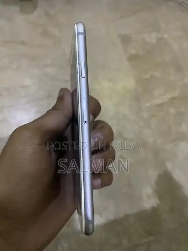 Pre-Owned iPhone 6 with Battery Replacement and Functional Display