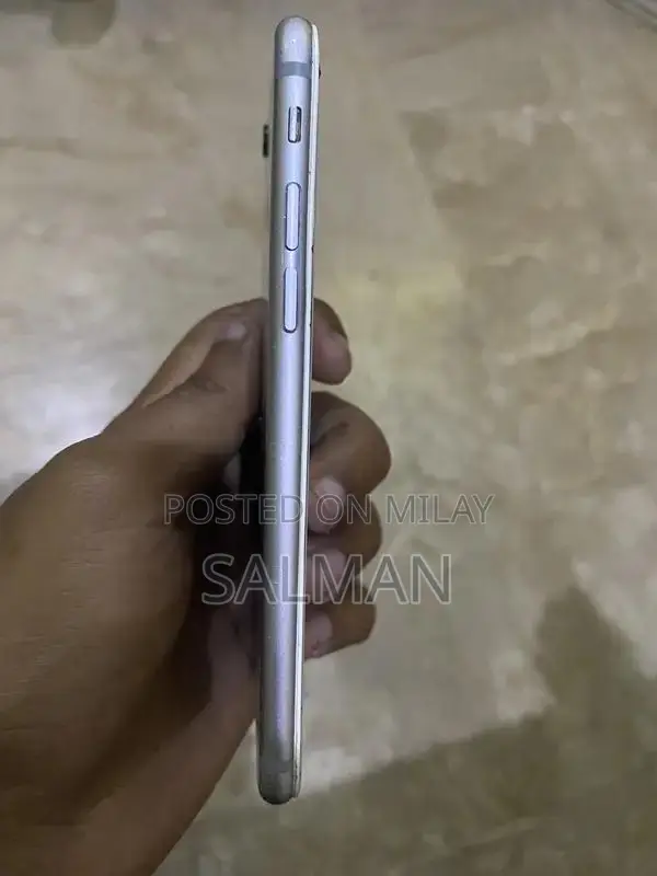 Pre-Owned iPhone 6 with Battery Replacement and Functional Display