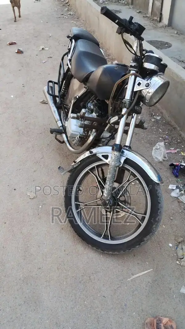 Hero 125 Chopper Motorcycle - Classic Style Ride