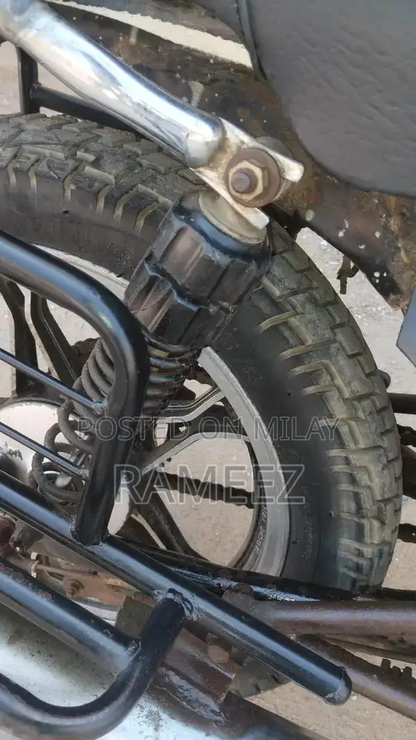 Hero 125 Chopper Motorcycle - Classic Style Ride