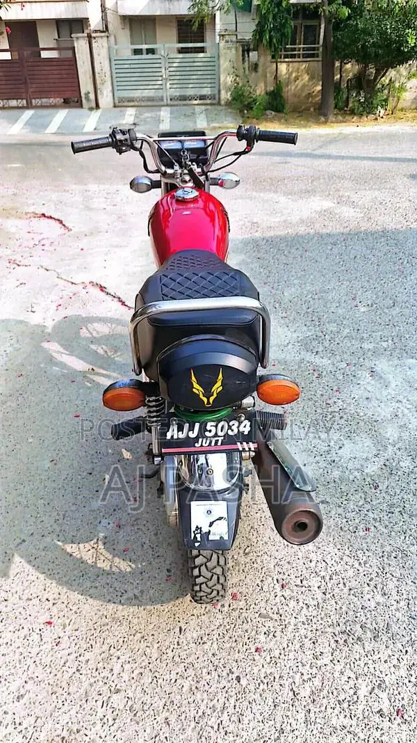 Honda 125 Motorcycle - Self Start Commuter Bike