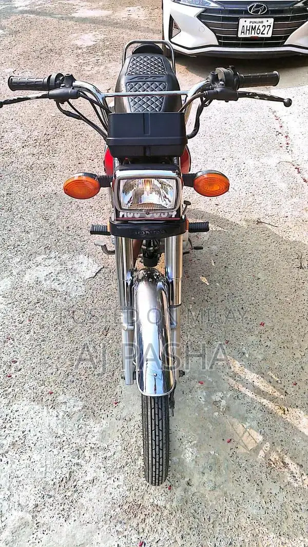 Honda 125 Motorcycle - Self Start Commuter Bike