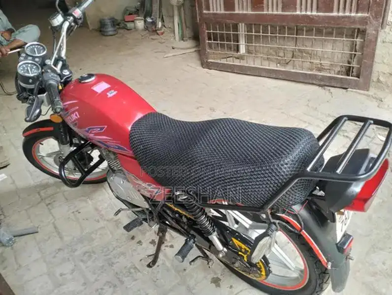 Suzuki GS150 Motorcycle - Clean and Ready to Ride