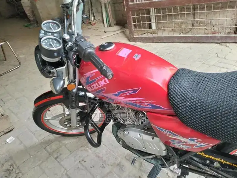 Suzuki GS150 Motorcycle - Clean and Ready to Ride