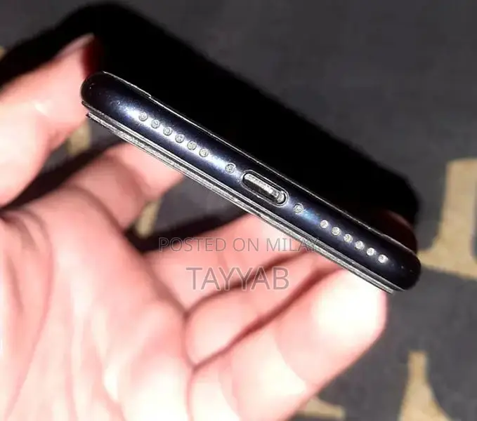 Apple iPhone SE 2020 128GB Unlocked Smartphone