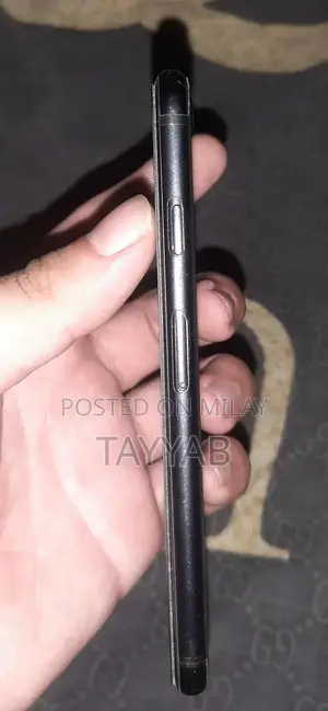 Apple iPhone SE 2020 128GB Unlocked Smartphone