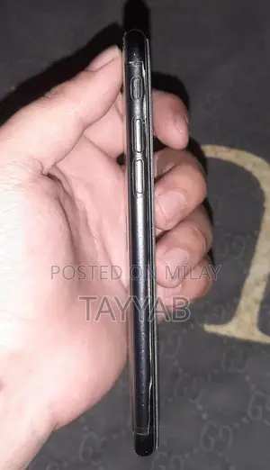 Apple iPhone SE 2020 128GB Unlocked Smartphone