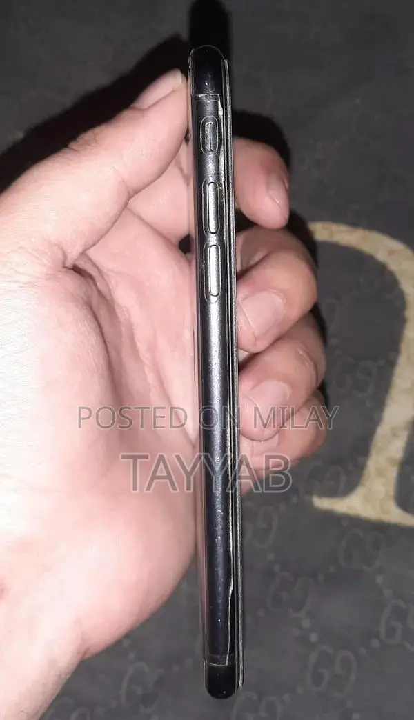 Apple iPhone SE 2020 128GB Unlocked Smartphone