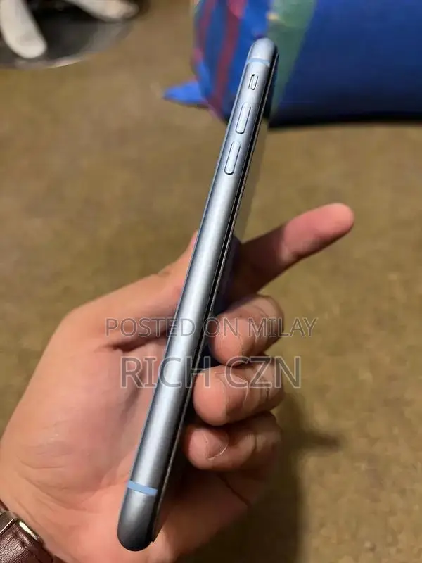 iPhone XR 64GB Blue Smartphone - Excellent Condition