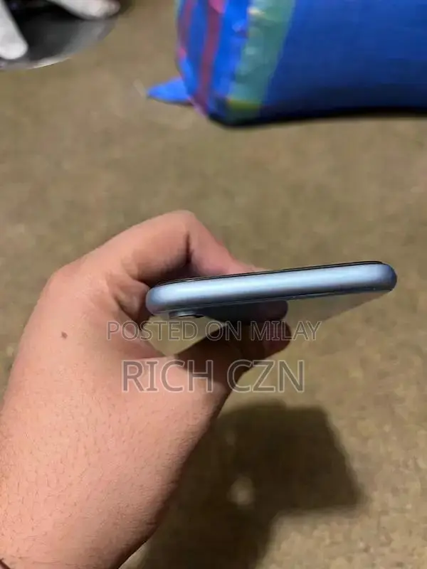 iPhone XR 64GB Blue Smartphone - Excellent Condition