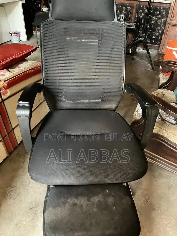 Ergonomic Executive Office Chair in Near-Perfect Condition