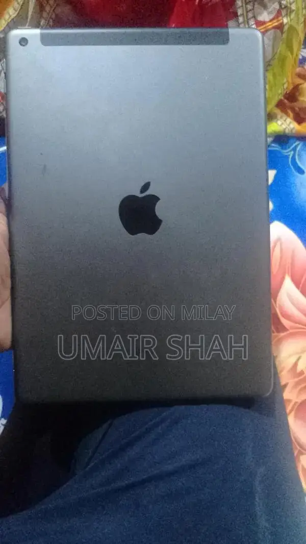 Apple iPad Air 8th Gen 11-inch Tablet