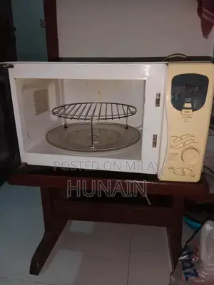 Kentax Microwave Oven - Excellent Condition Kitchen Appliance