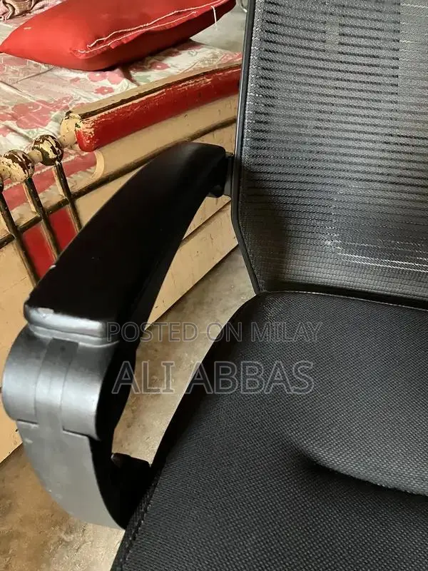 Ergonomic Executive Office Chair in Near-Perfect Condition
