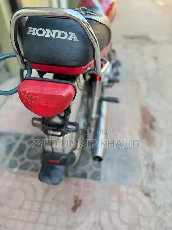 Honda CD 70 Motorcycle - Classic Commuter Bike