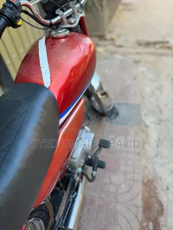 Honda CD 70 Motorcycle - Classic Commuter Bike