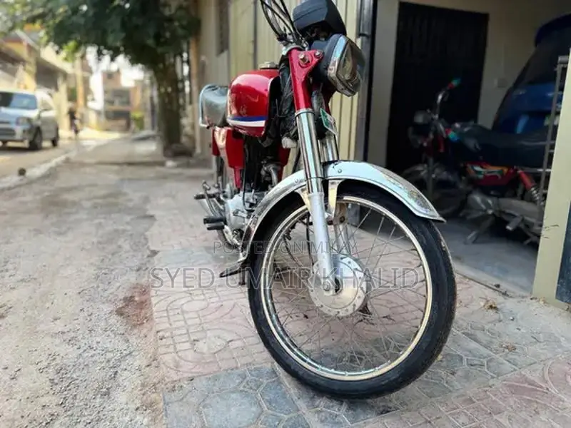 Honda CD 70 Motorcycle - Classic Commuter Bike