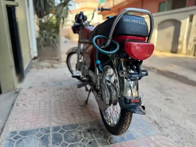 Honda CD 70 Motorcycle - Classic Commuter Bike