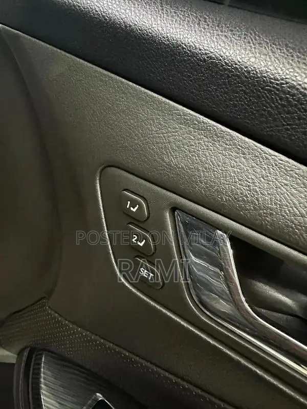 Toyota Crown 2010 Platinum Full-Option Luxury Sedan