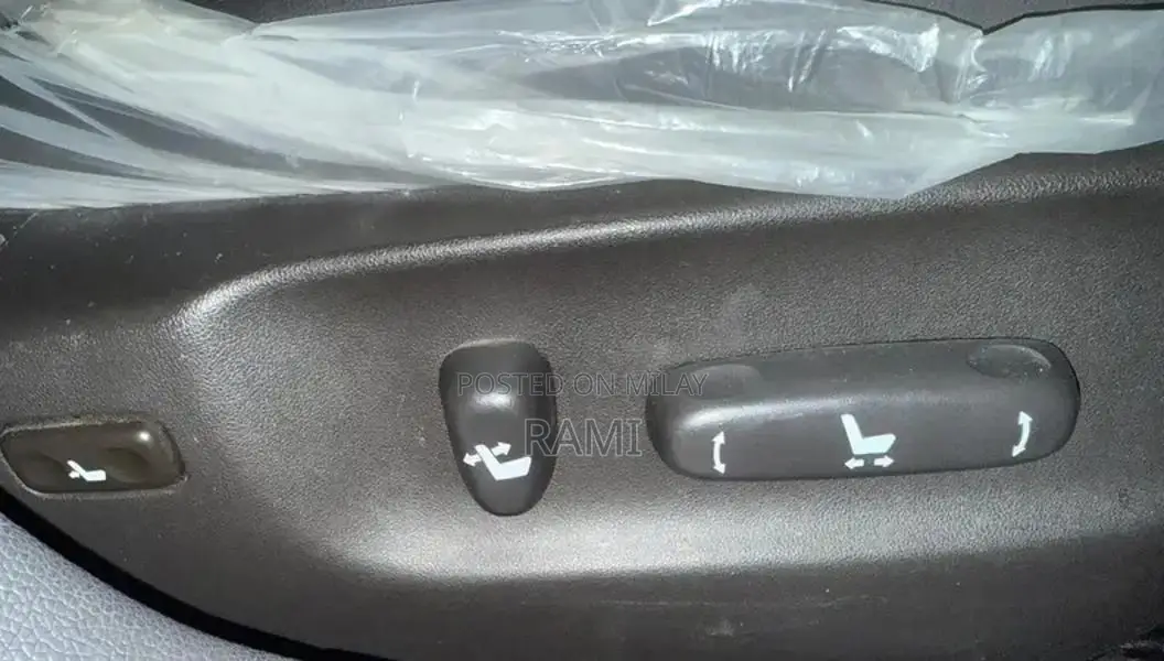 Toyota Crown 2010 Platinum Full-Option Luxury Sedan