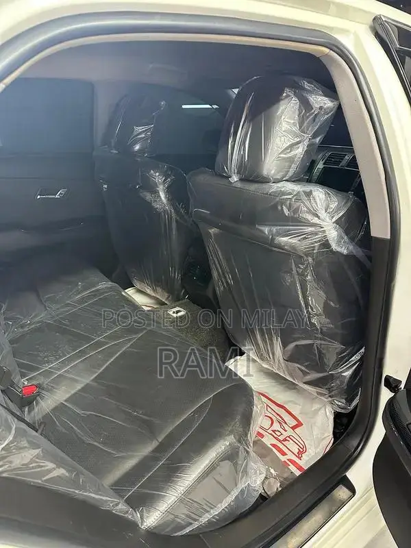 Toyota Crown 2010 Platinum Full-Option Luxury Sedan