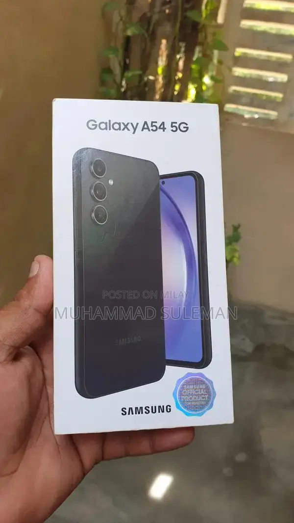 5G Smartphone with High-Performance Dual SIM Setup