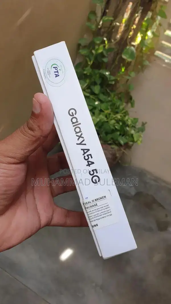 5G Smartphone with High-Performance Dual SIM Setup