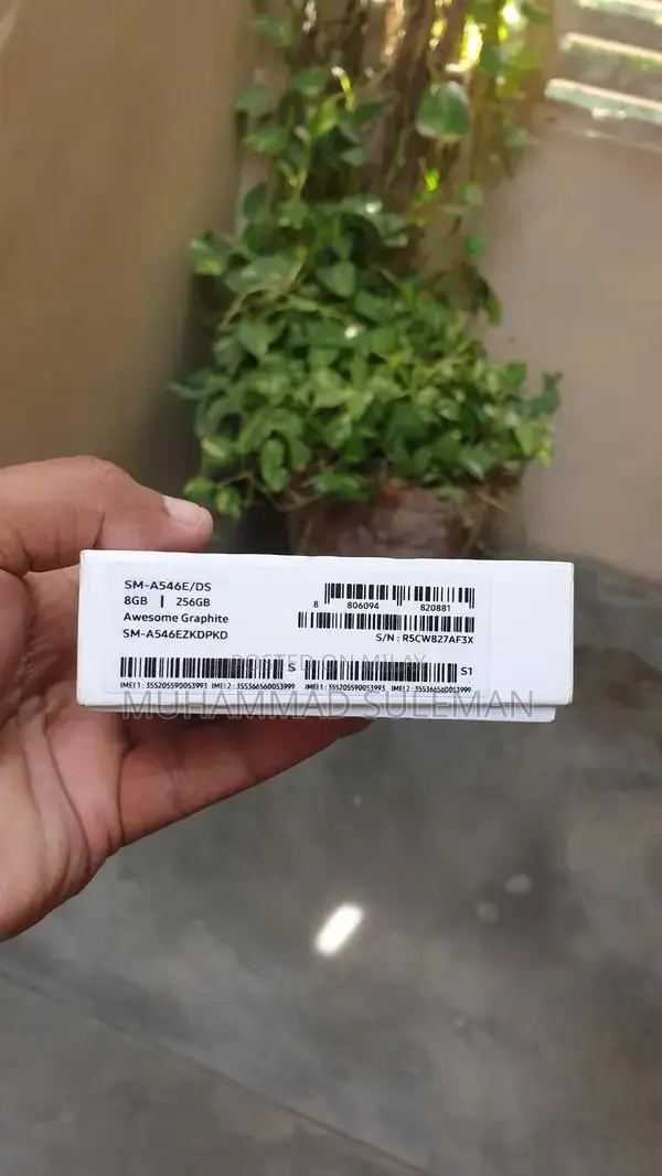 5G Smartphone with High-Performance Dual SIM Setup