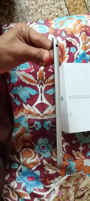 Apple iPad 9th Generation Tablet - Excellent Condition