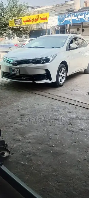 Photo - Toyota Corolla GLI 2017 Sedan Reliable Compact Car