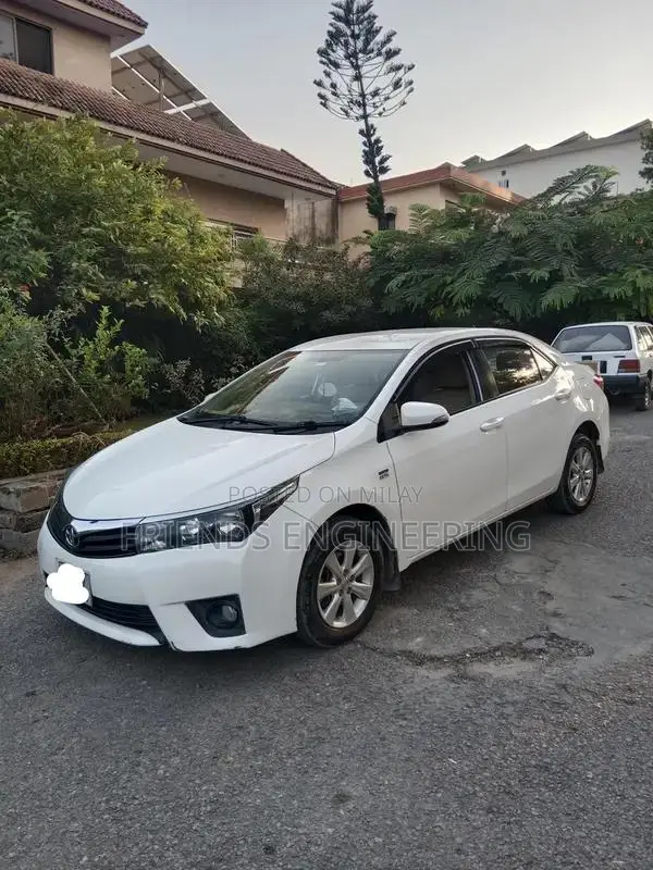 Toyota Corolla Altis 1.6 Sedan Sedan Compact Car