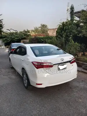 Toyota Corolla Altis 1.6 Sedan Sedan Compact Car