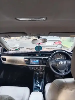 Toyota Corolla Altis 1.6 Sedan Sedan Compact Car