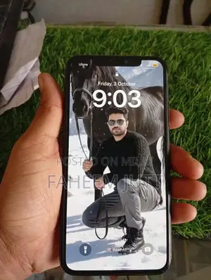 Photo - Apple iPhone 11 Pro Max 256GB Smartphone