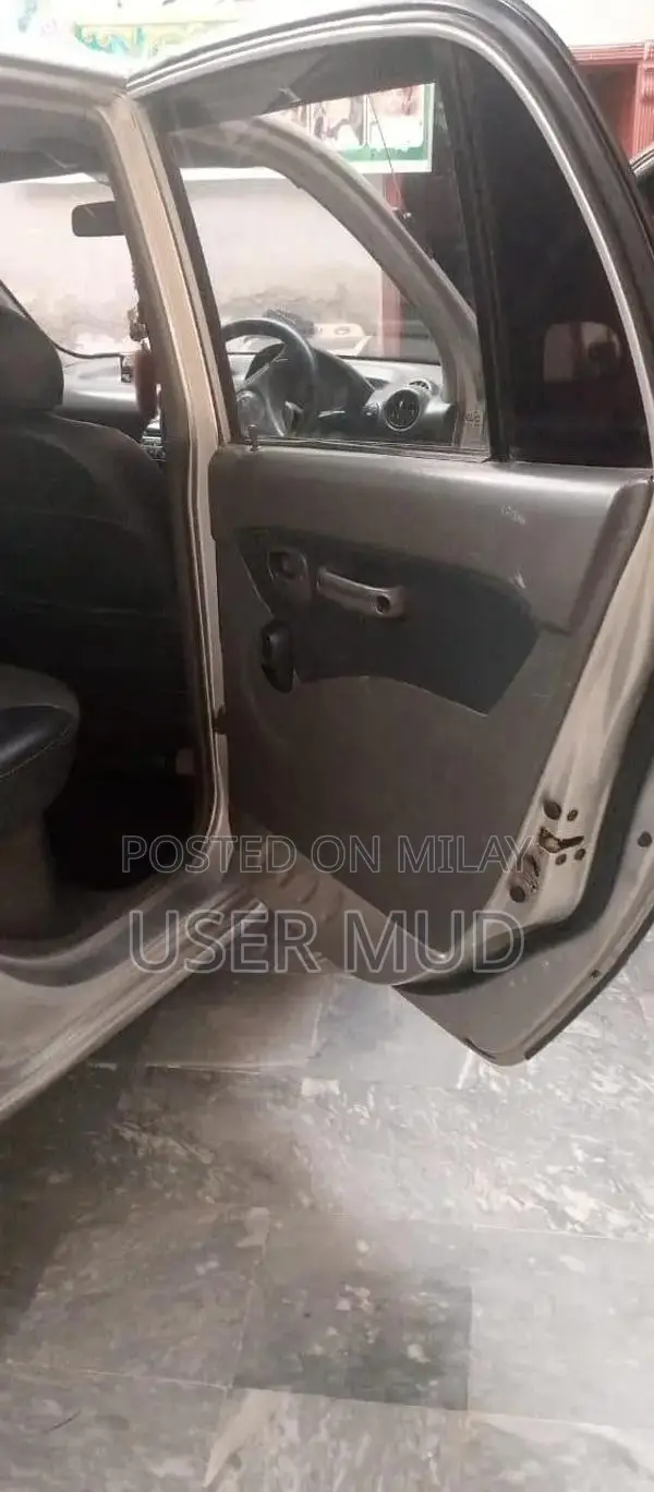 2004 Santeo Sedan Reliable Vehicle for Sale