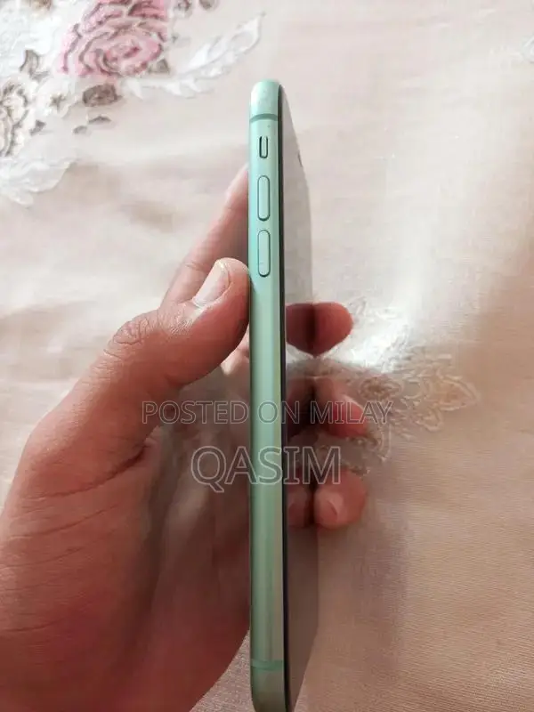 Apple iPhone 11 64GB Smartphone with Battery Replacement