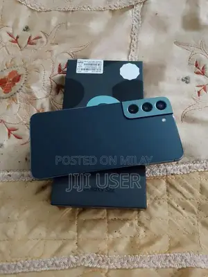 Photo - Samsung Galaxy S22 Green Edition 256GB Smartphone