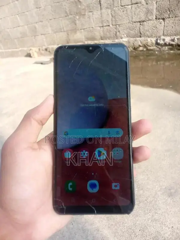 Mid-Range Smartphone with Large Storage and Display