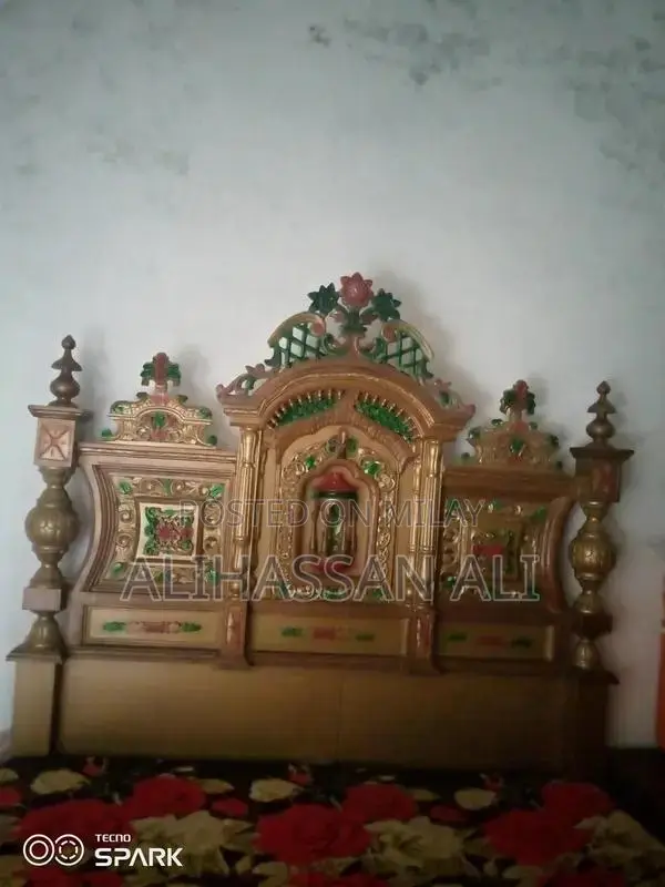 Wooden Complete Bedroom Furniture Set with Bed and Side Tables