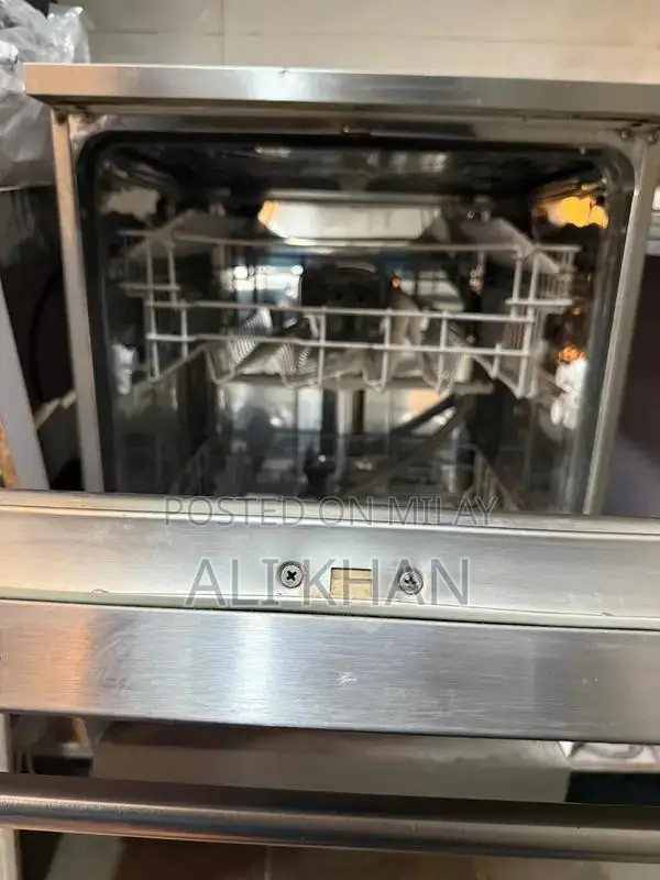 Indesit Dishwasher Made in Italy - Good Condition with Minor Repair Ne