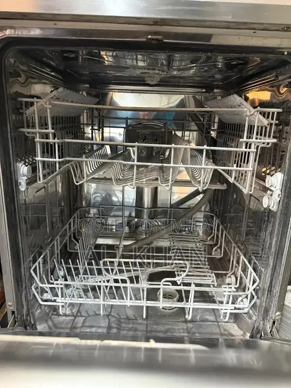 Indesit Dishwasher Made in Italy - Good Condition with Minor Repair Ne